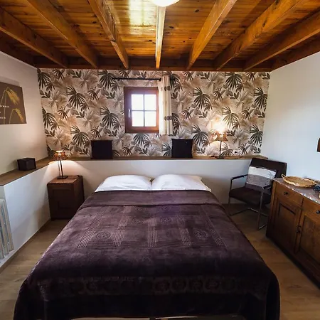 Maison d'hôtes Maison D'hote La Grange Aux Ayres Olloix