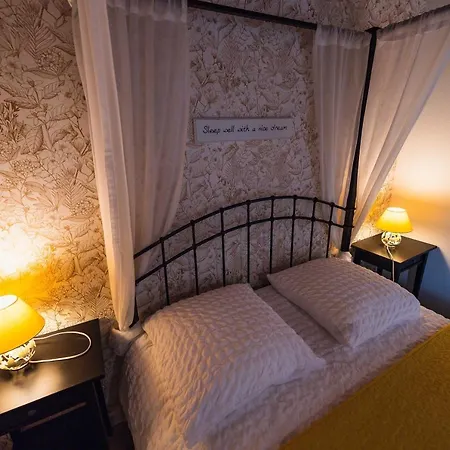 Guest house Maison D'hote La Grange Aux Ayres