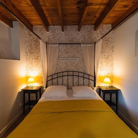 Maison D'hote La Grange Aux Ayres 4*